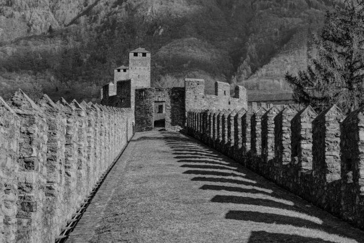 Parapet Walls Explained: Function, Design and Failures