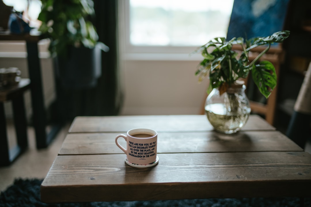Coffee Table Styling Ideas That Actually Work