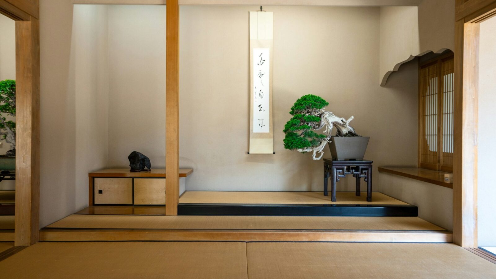 A traditional Japanese room with a display alcove