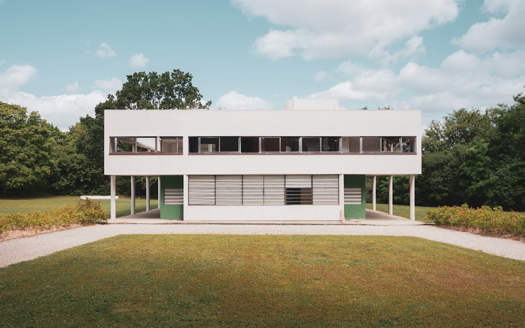 Villa Savoye: Le Corbusier's Five Points in Concrete