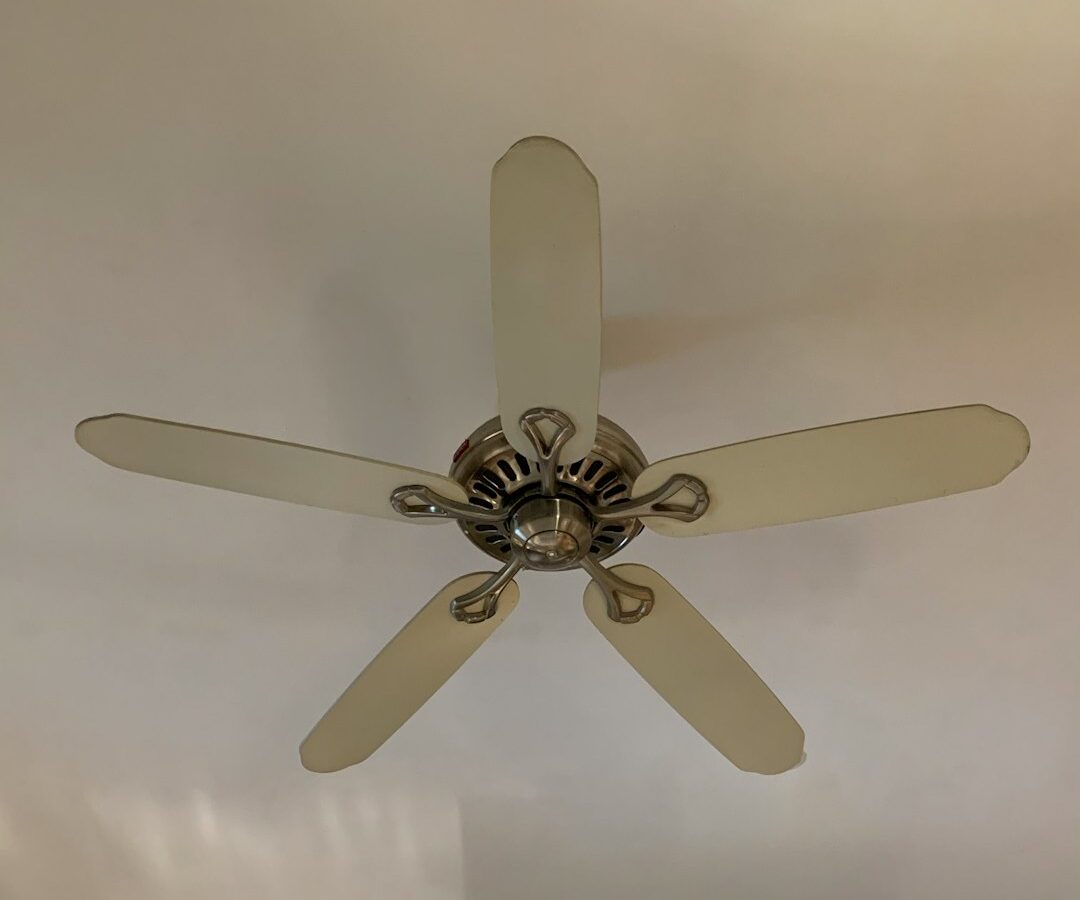 Ceiling Fans with Lights: Choosing a Light Ceiling Fan
