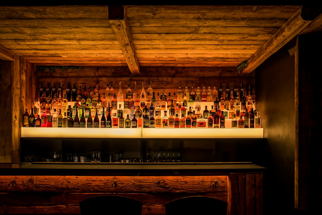 Bar Counter Design: Heights, Overhangs and Support